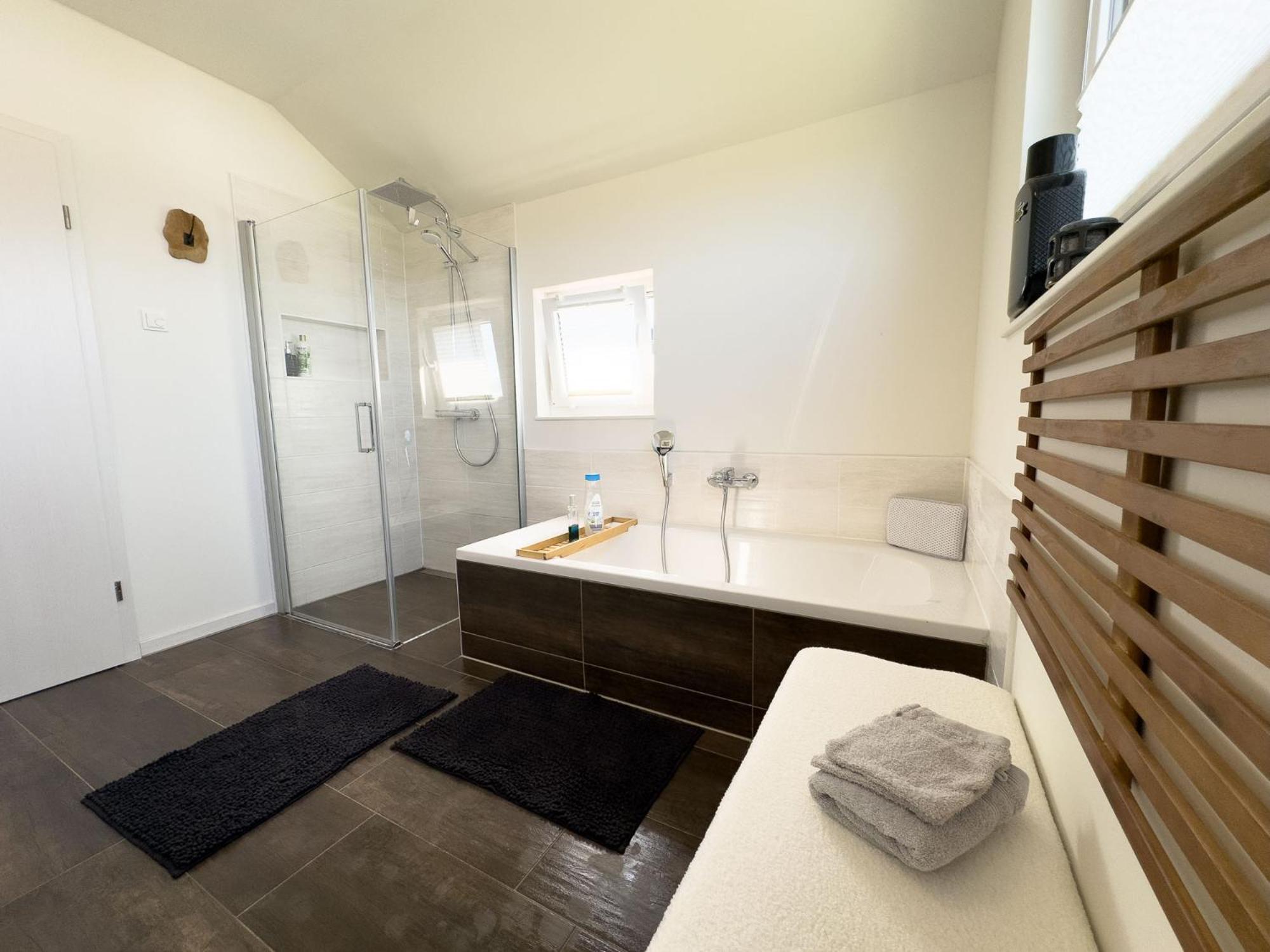 Serenity Vista Retreat Bnb Bescheid Bagian luar foto