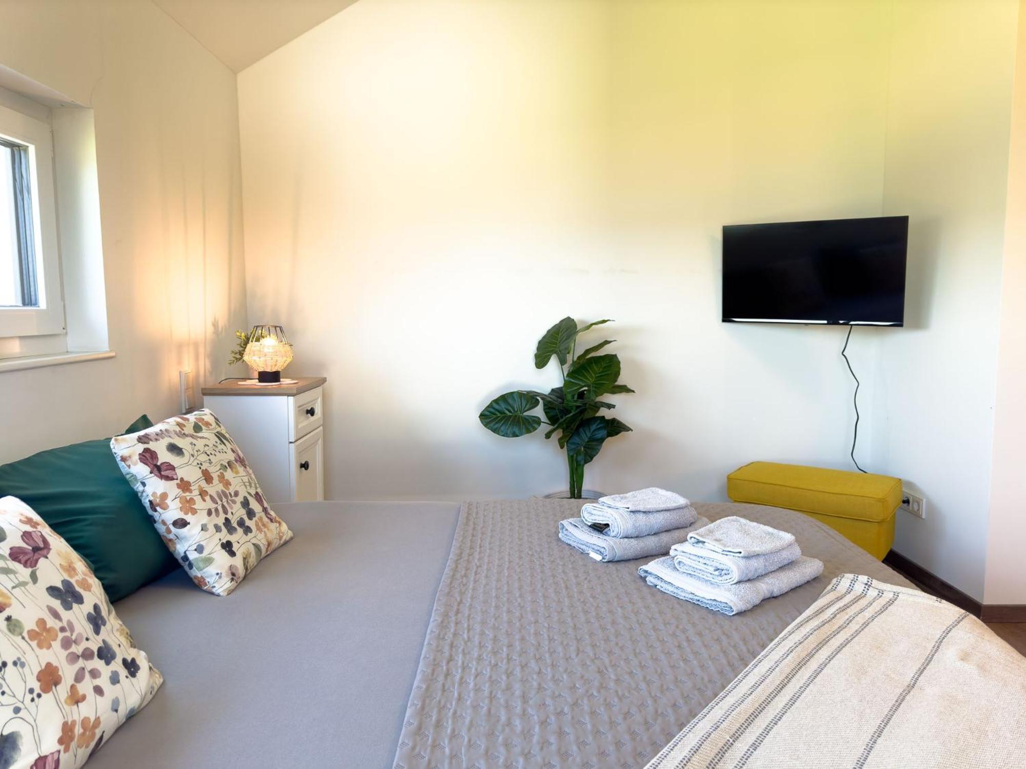 Serenity Vista Retreat Bnb Bescheid Bagian luar foto