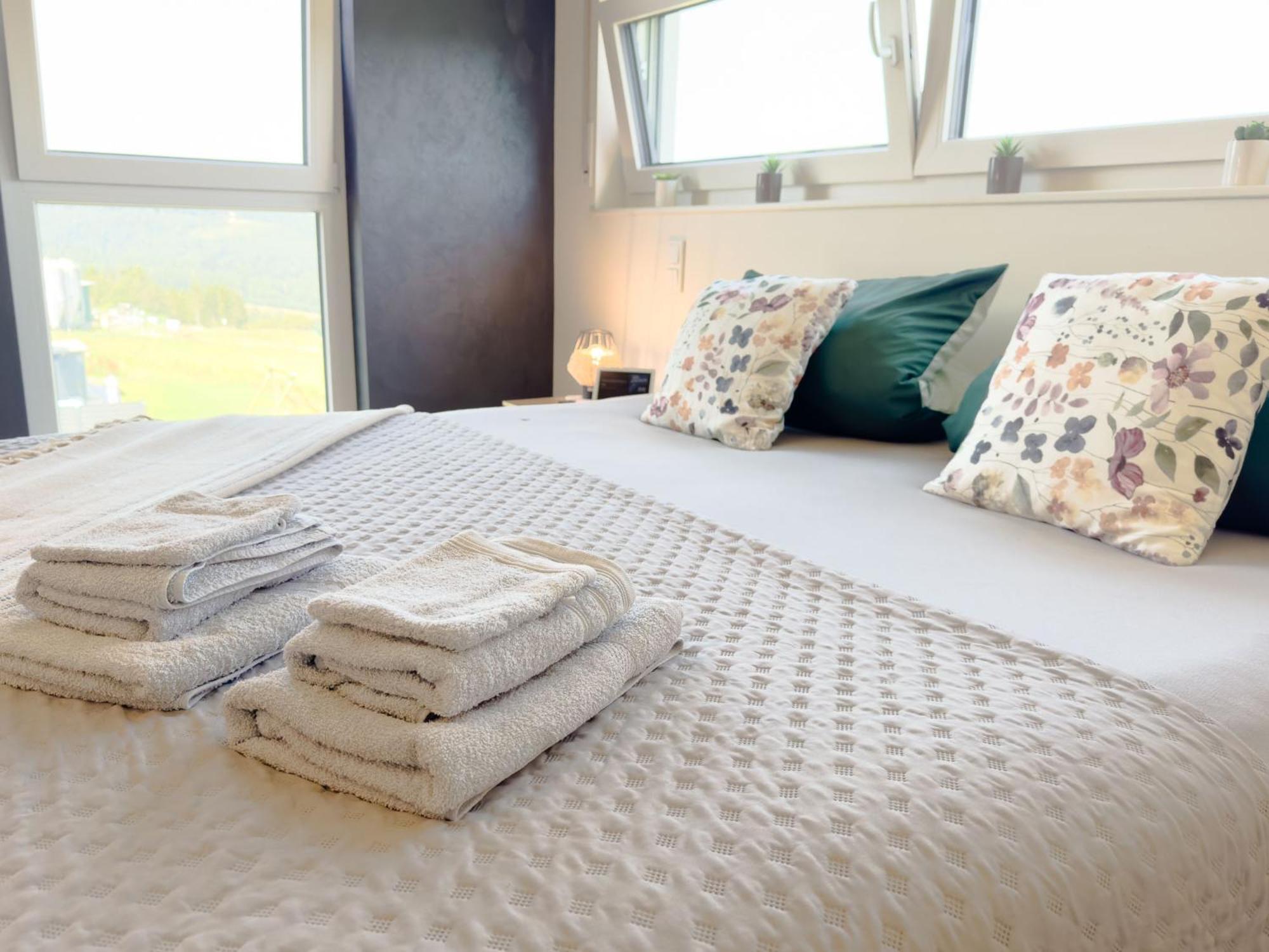 Serenity Vista Retreat Bnb Bescheid Bagian luar foto