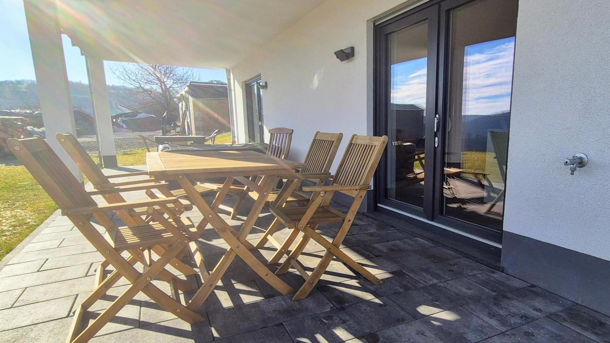 Serenity Vista Retreat Bnb Bescheid Bagian luar foto