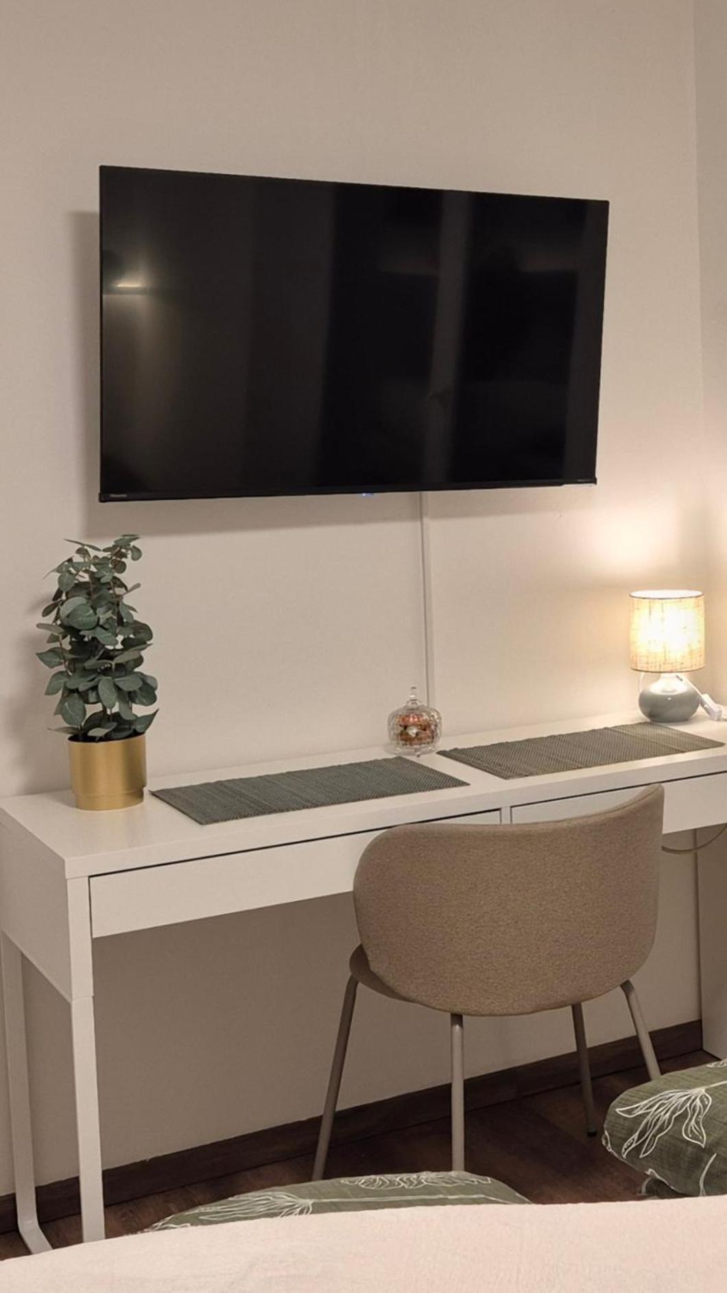 Serenity Vista Retreat Bnb Bescheid Bagian luar foto